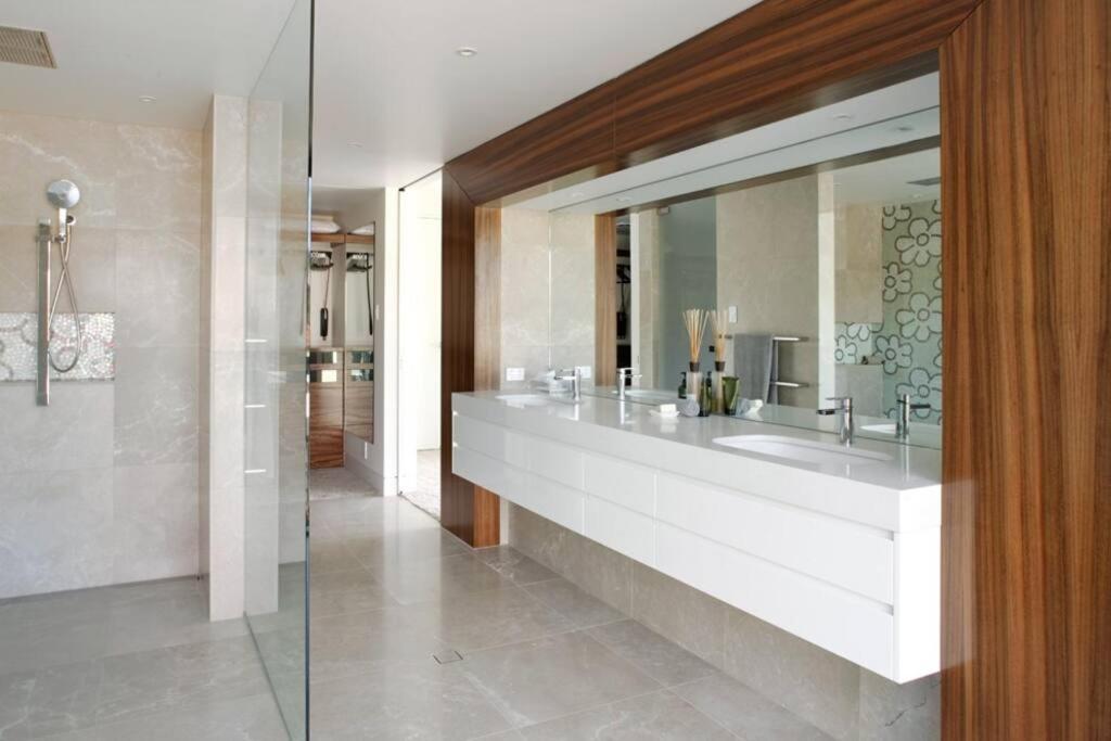 Racquet Retreat By Secret Destinations- Short Walk To Hastings Street Pousada Noosa Heads