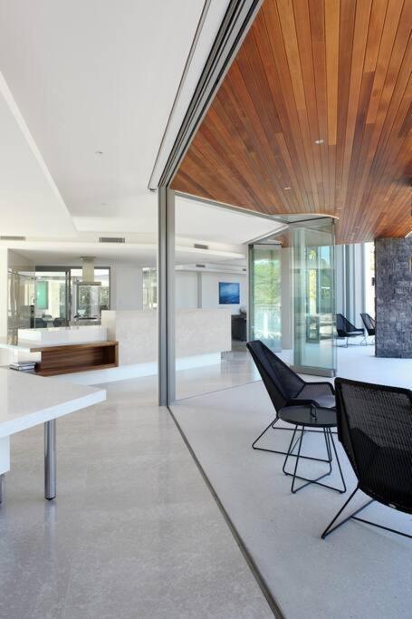 Pousada Racquet Retreat By Secret Destinations- Short Walk To Hastings Street Noosa Heads