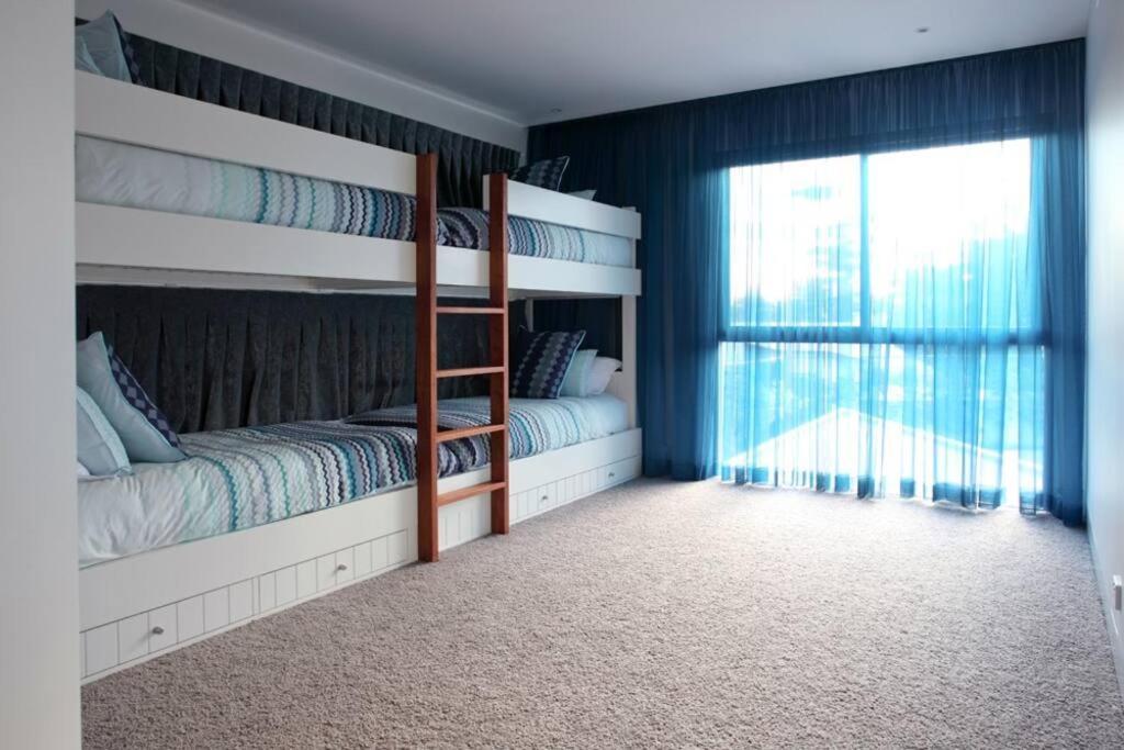 Racquet Retreat By Secret Destinations- Short Walk To Hastings Street Pousada