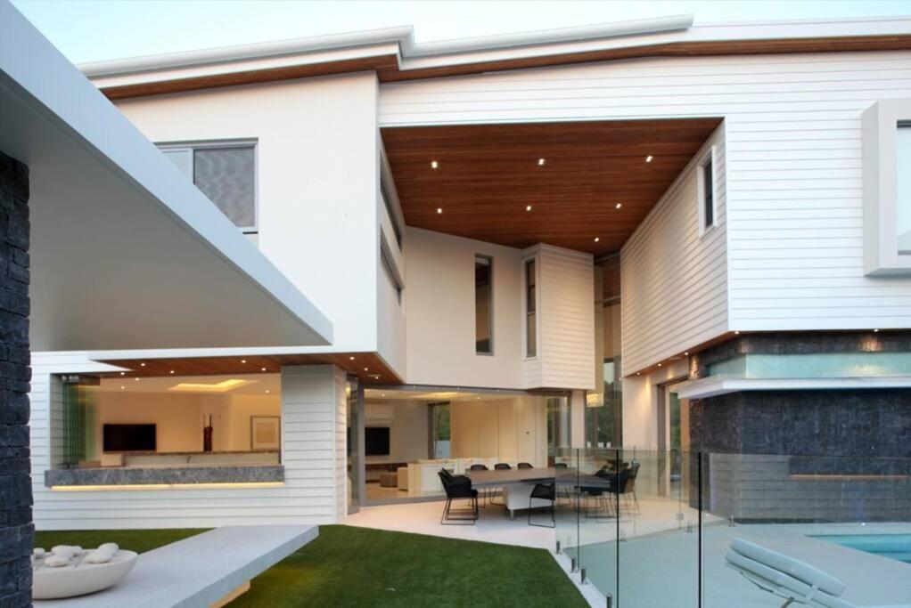 Racquet Retreat By Secret Destinations- Short Walk To Hastings Street