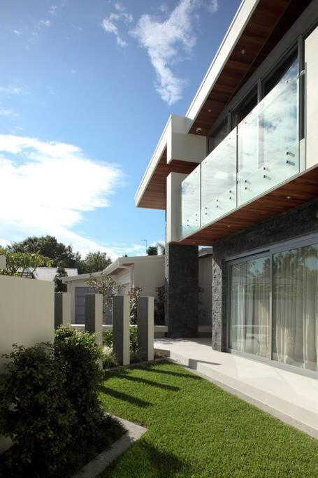 Racquet Retreat By Secret Destinations- Short Walk To Hastings Street *