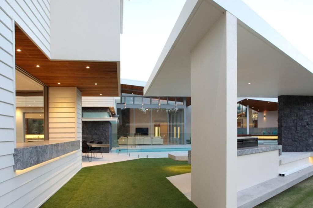 Racquet Retreat By Secret Destinations- Short Walk To Hastings Street Pousada