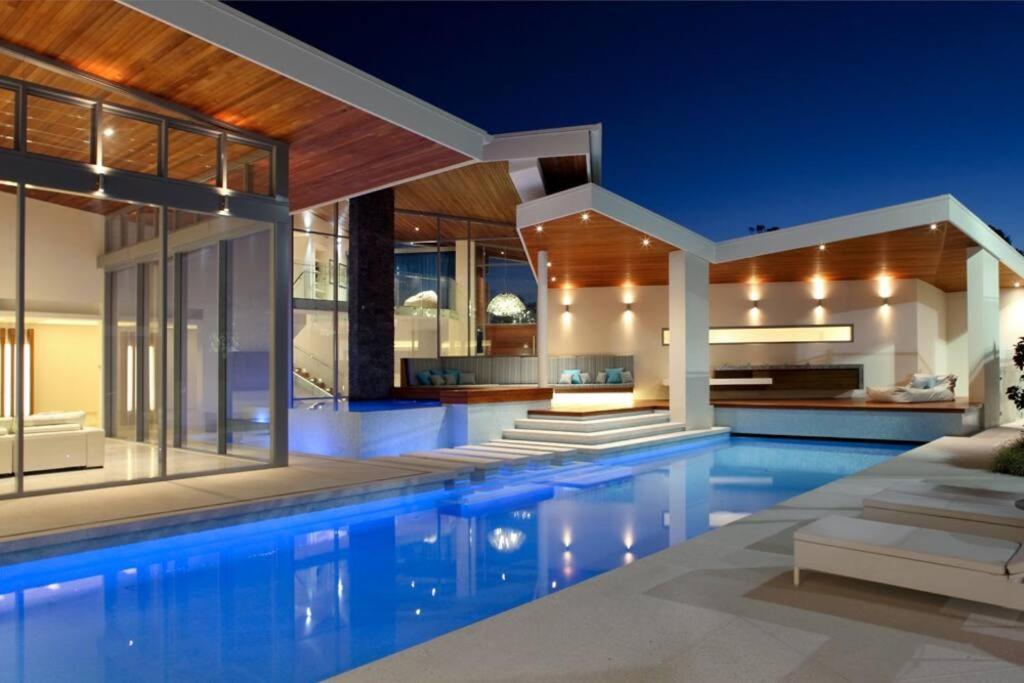 Racquet Retreat By Secret Destinations- Short Walk To Hastings Street *
