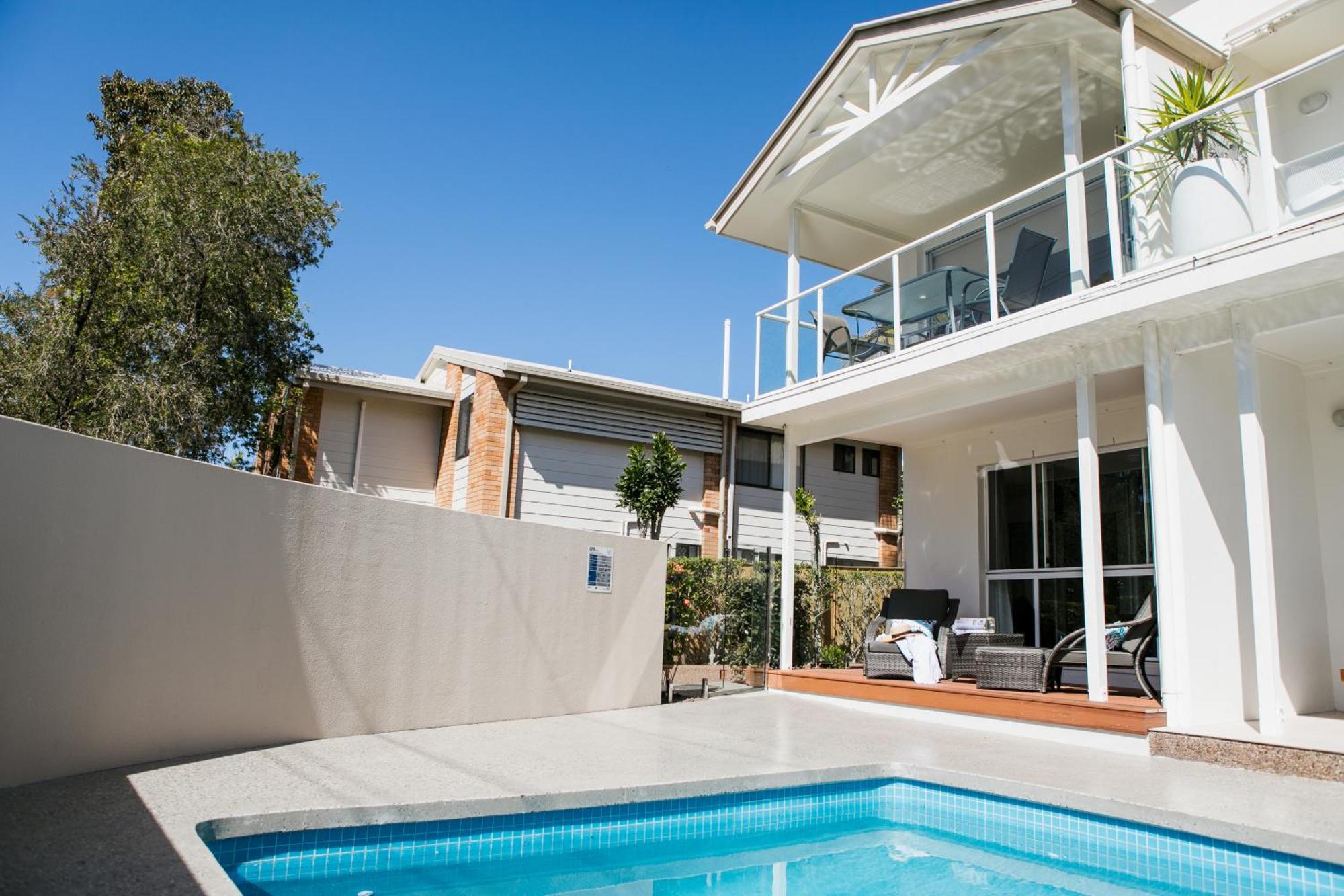 Lazy Days 2 By Noosa