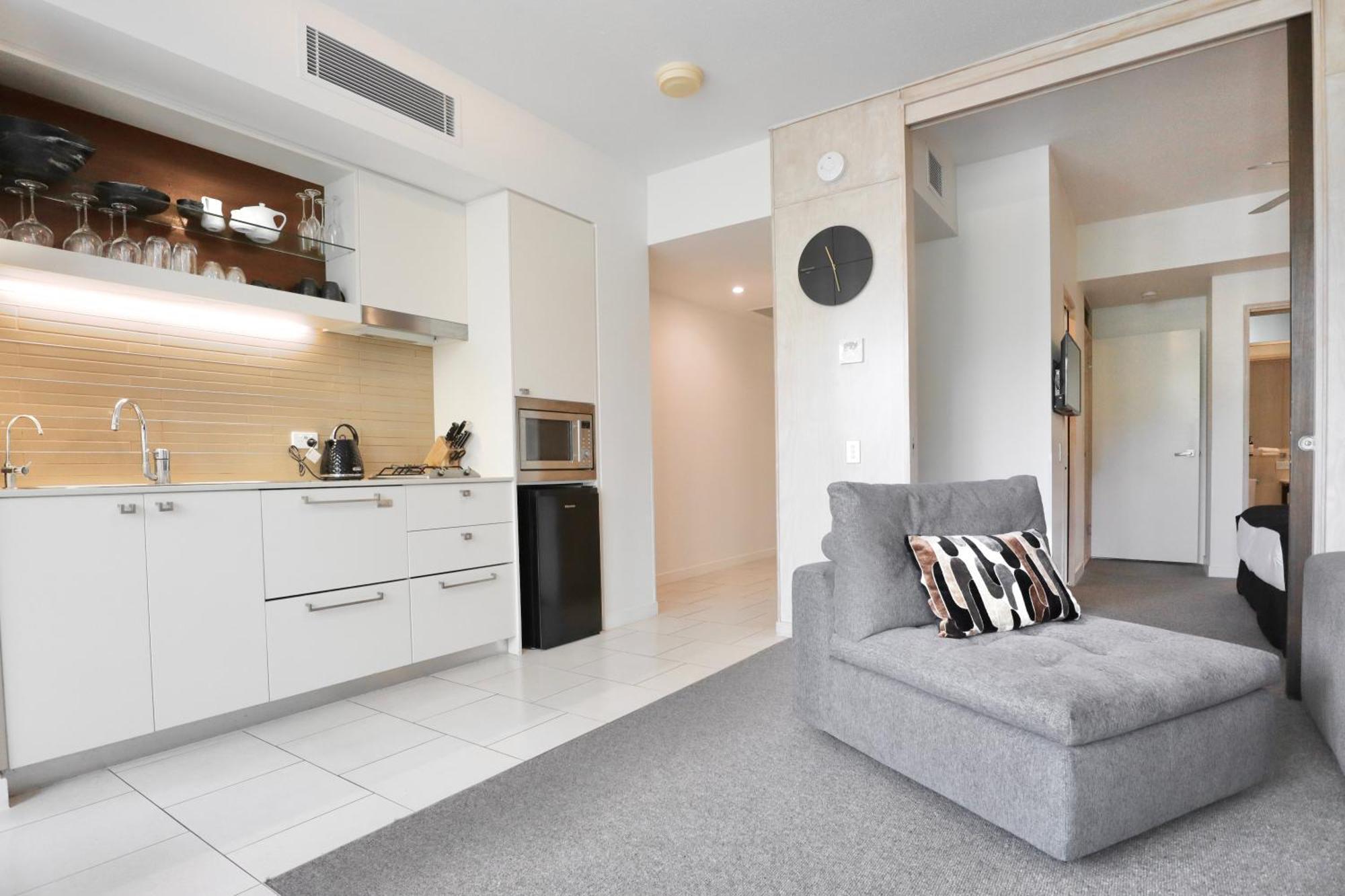 7320 Walk To Main Beach Apartment
