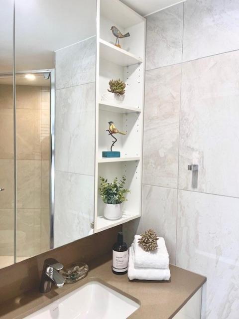 Coastal Luxe On Hastings St - 2 Bedroom *