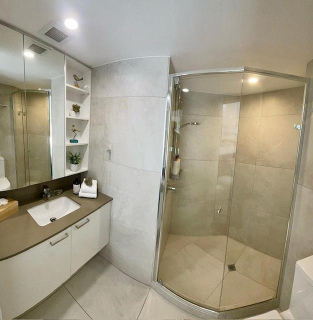 Coastal Luxe On Hastings St - 2 Bedroom Apartment
