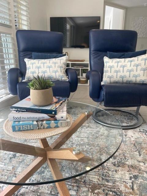 Coastal Luxe On Hastings St - 2 Bedroom Apartment *