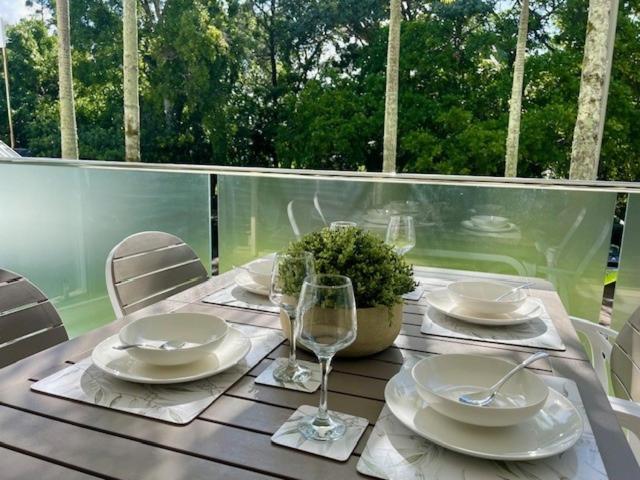 Coastal Luxe On Hastings St - 2 Bedroom Apartment Noosa Heads
