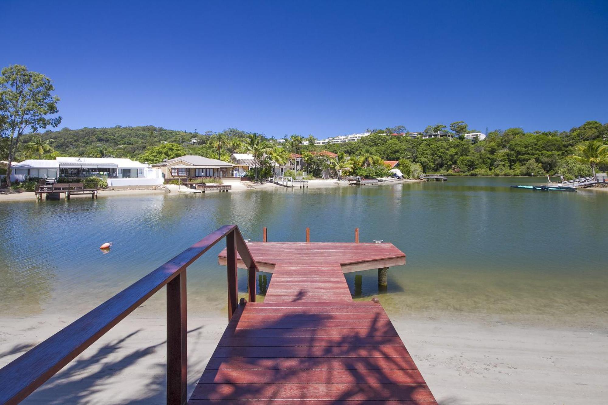 Waterfront Haven, Private Jetty, Near Hastings Holiday home Noosa Heads