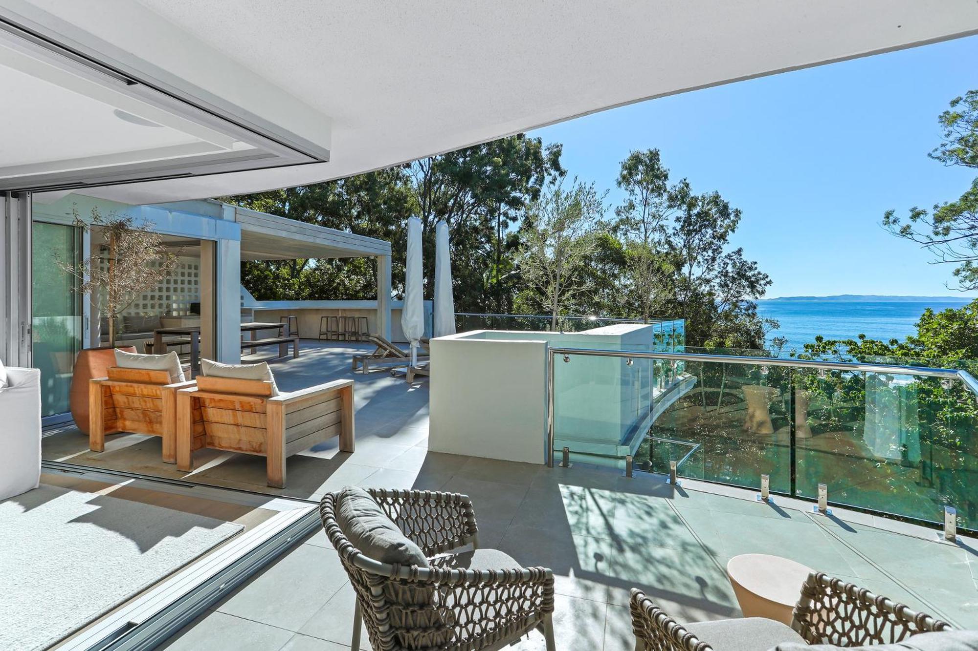 17 * Noosa Heads