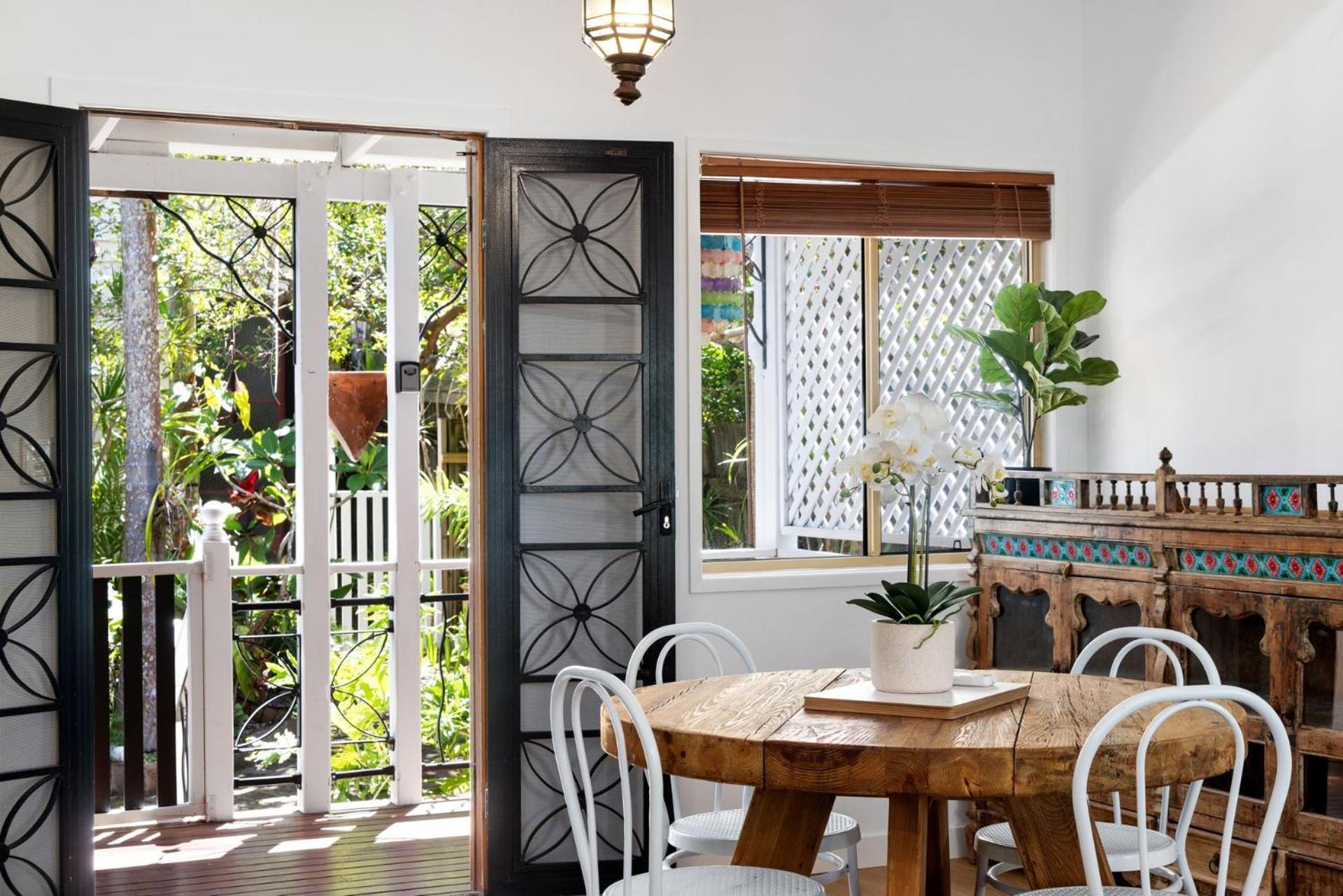 2 19 Nebula Street Sunshine * Sunshine Beach