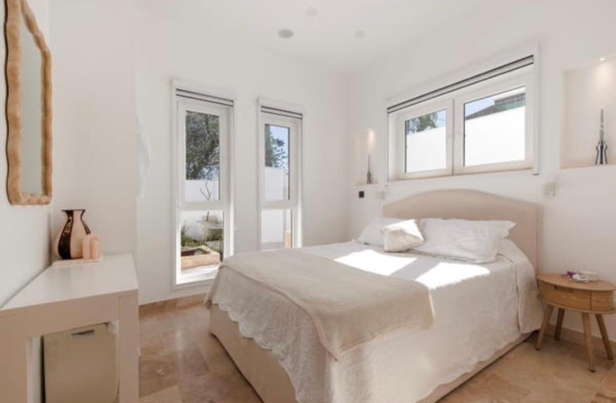 Sunny Coast Apartment *