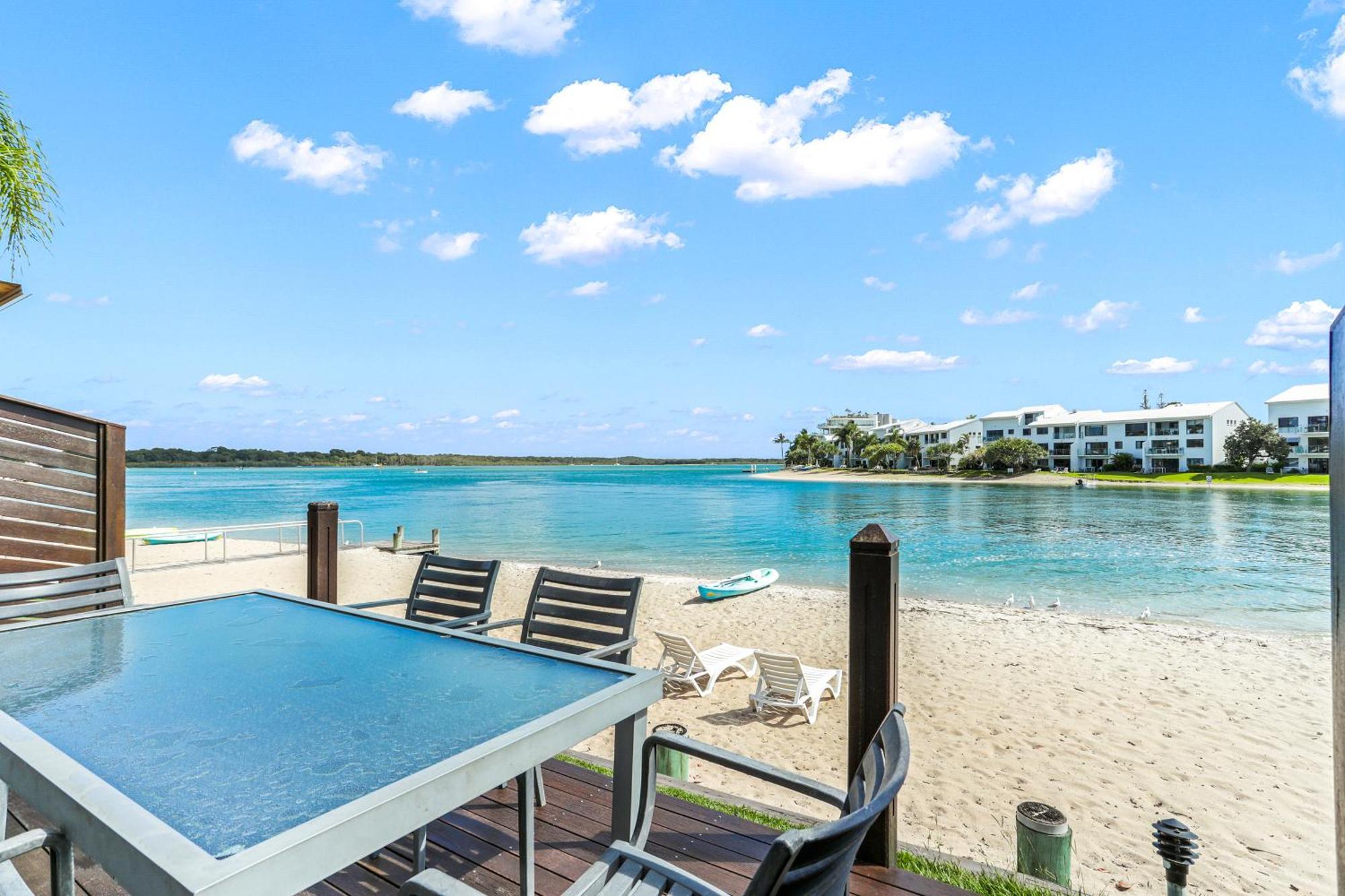 Noosa Riverfront Unit 7 Apartment