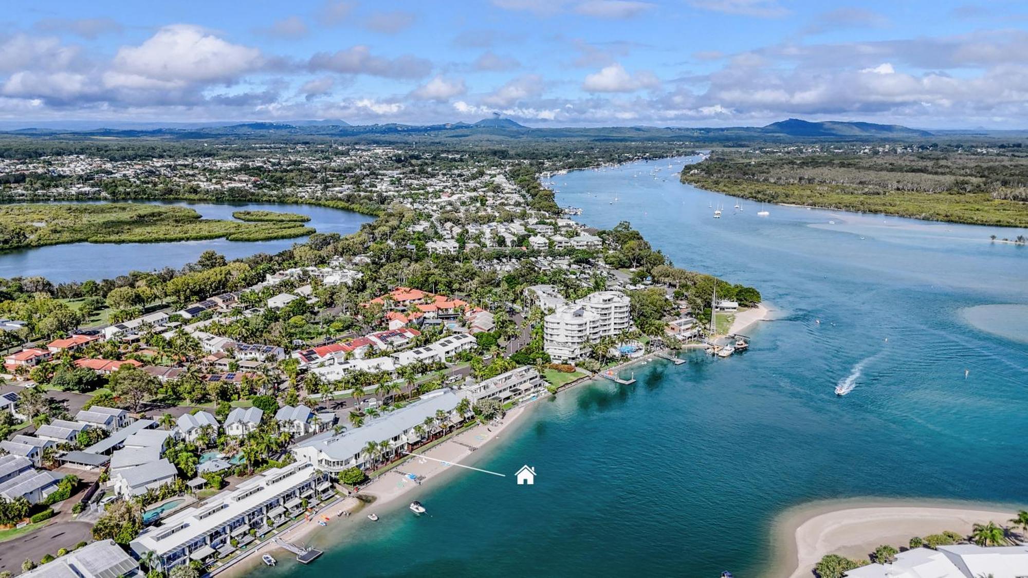 Noosa Riverfront Unit 7 Apartment *