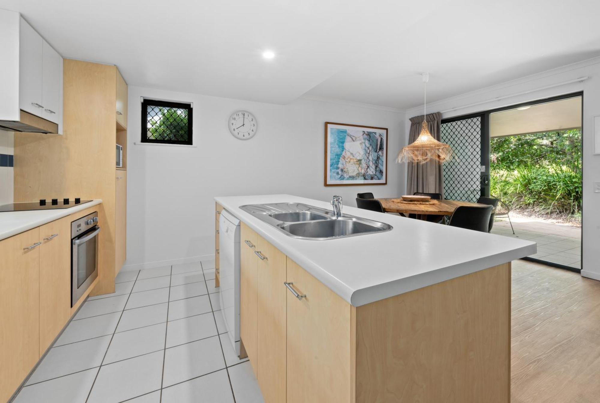 Modern & Stylish 2 Bedroom Townhouse Apartment Noosaville