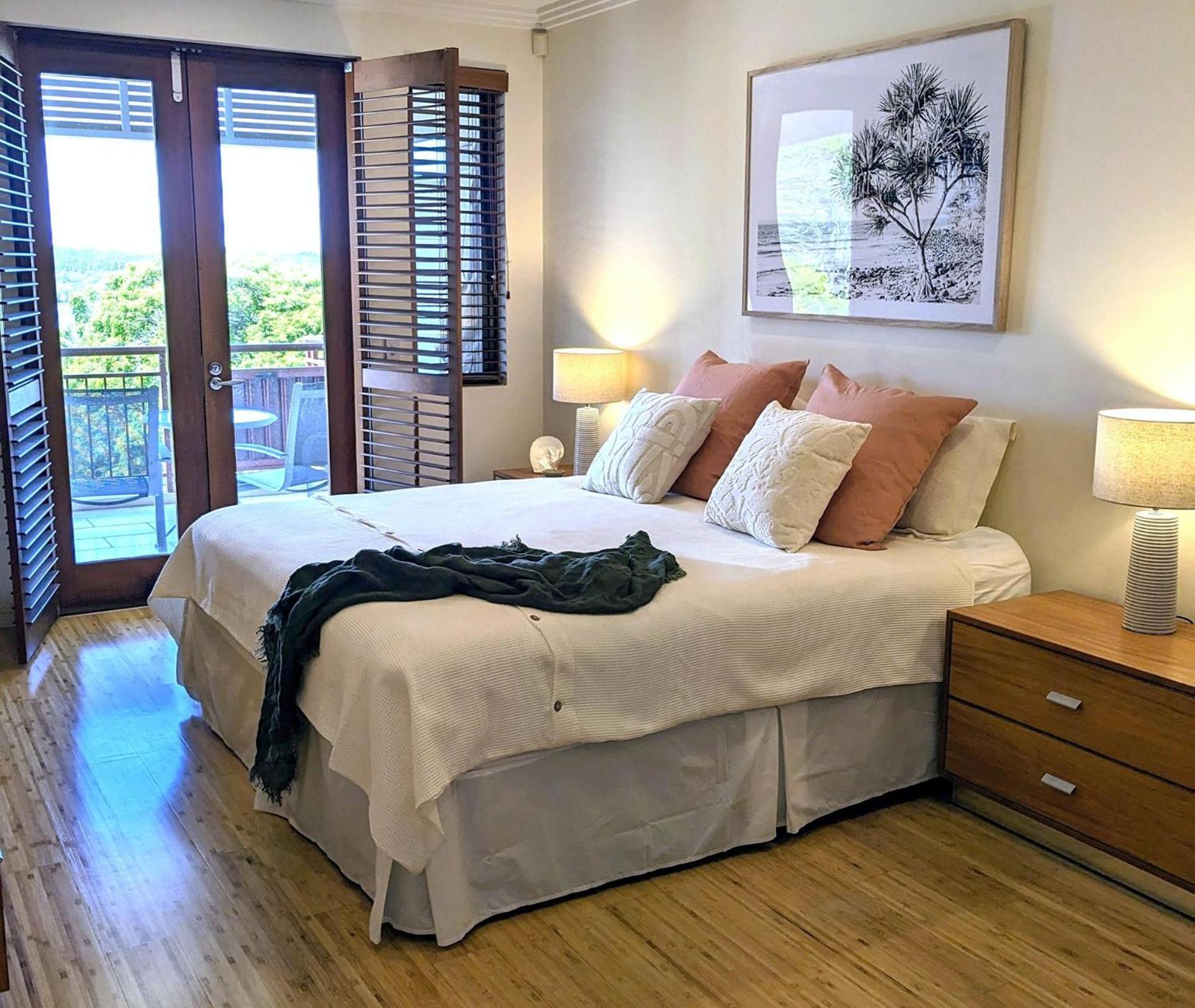 8 Colonial Apartment *