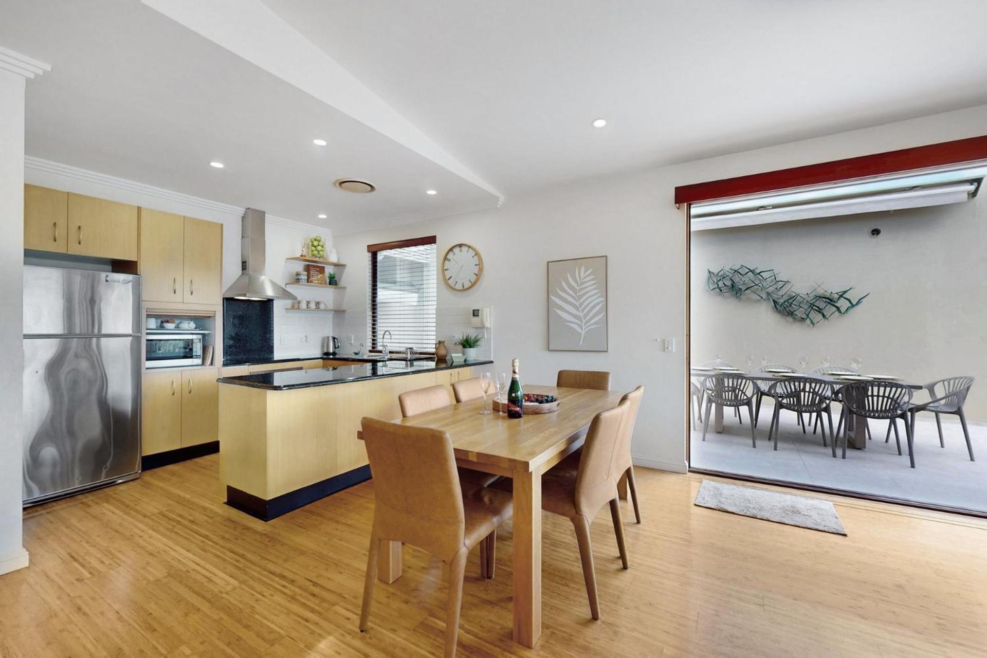 8 Colonial * Noosaville