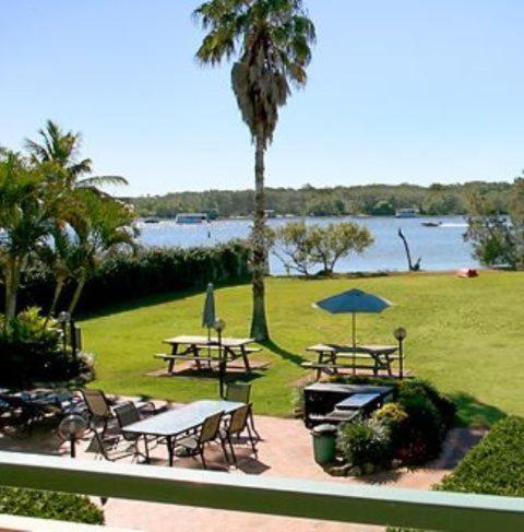 Cayman Quays Motel