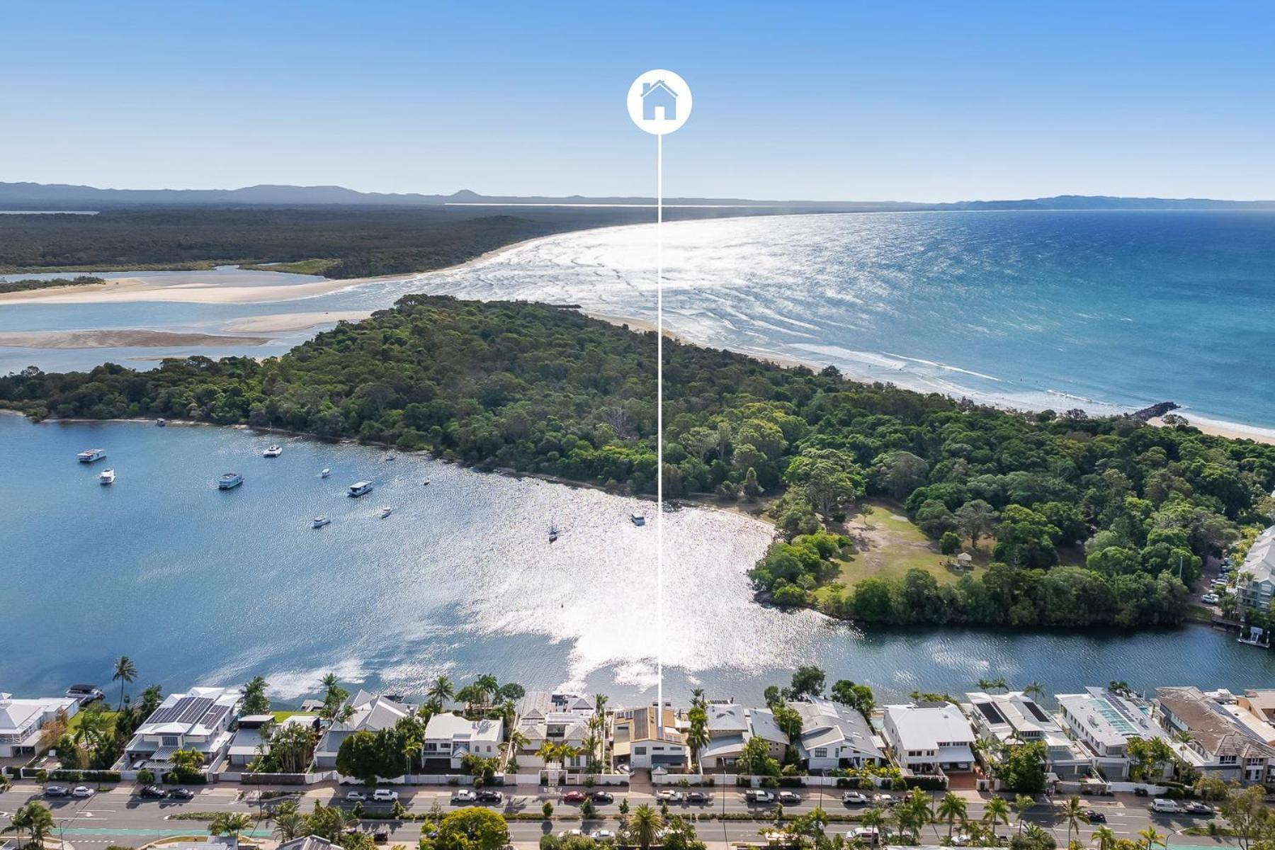 Breathtaking River Views On Noosa Parade Holiday home