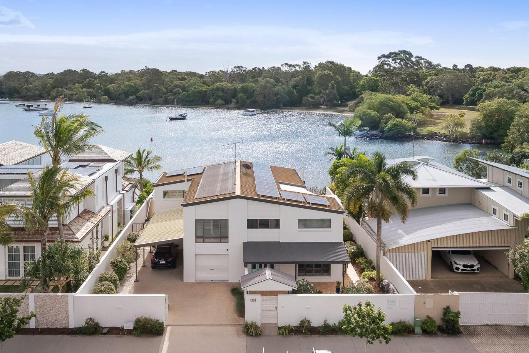 Breathtaking River Views On Noosa Parade *
