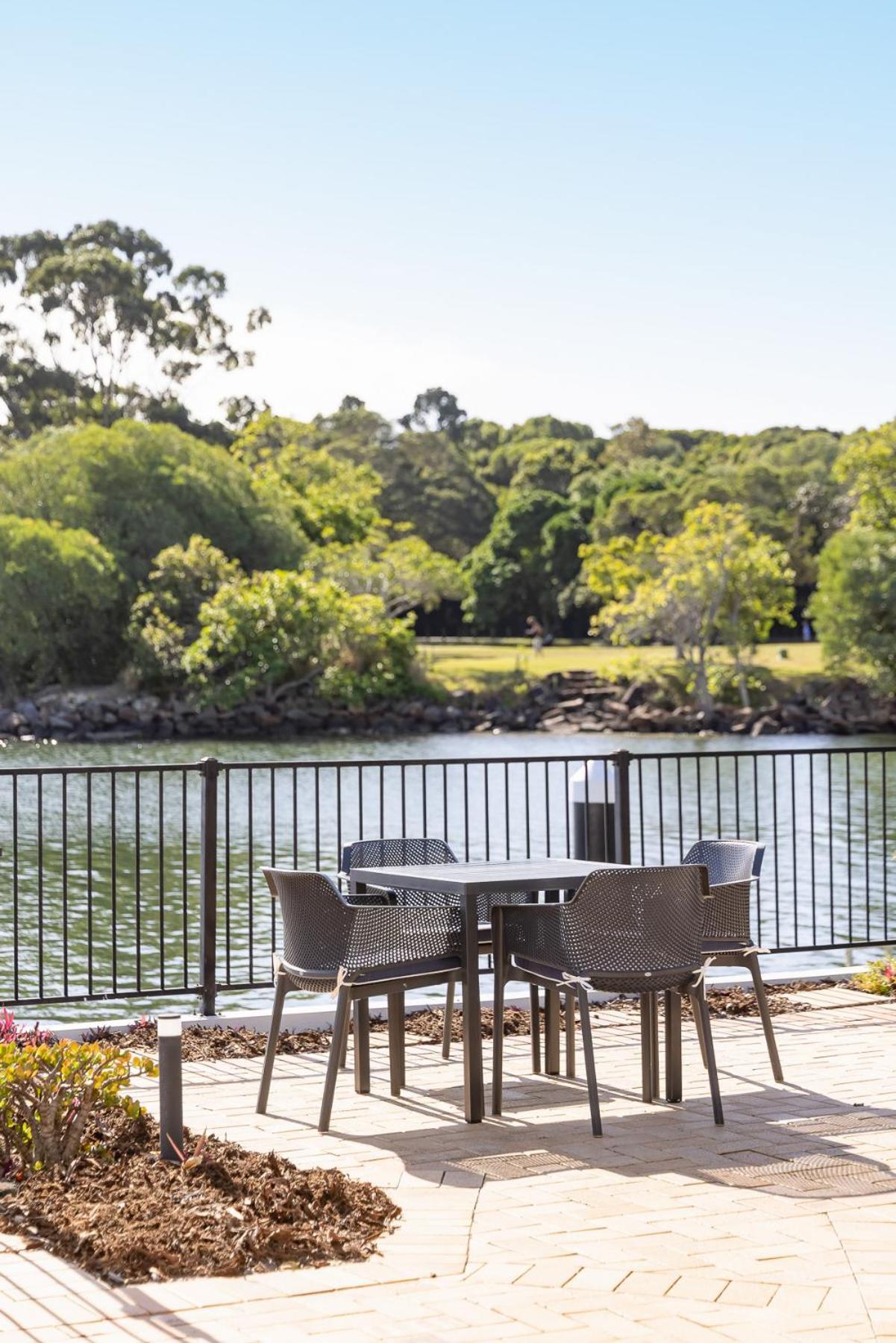 Breathtaking River Views On Noosa Parade *