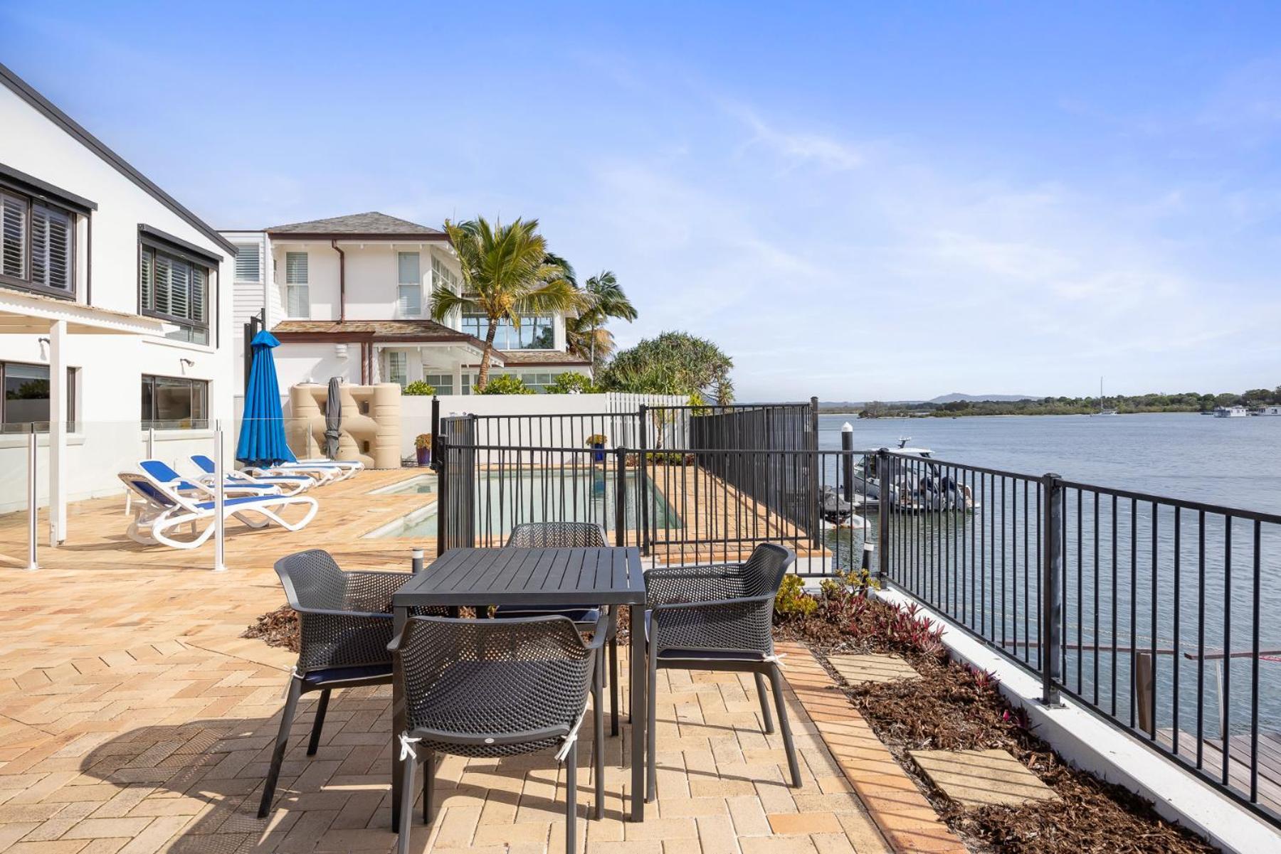 Breathtaking River Views On Noosa Parade *