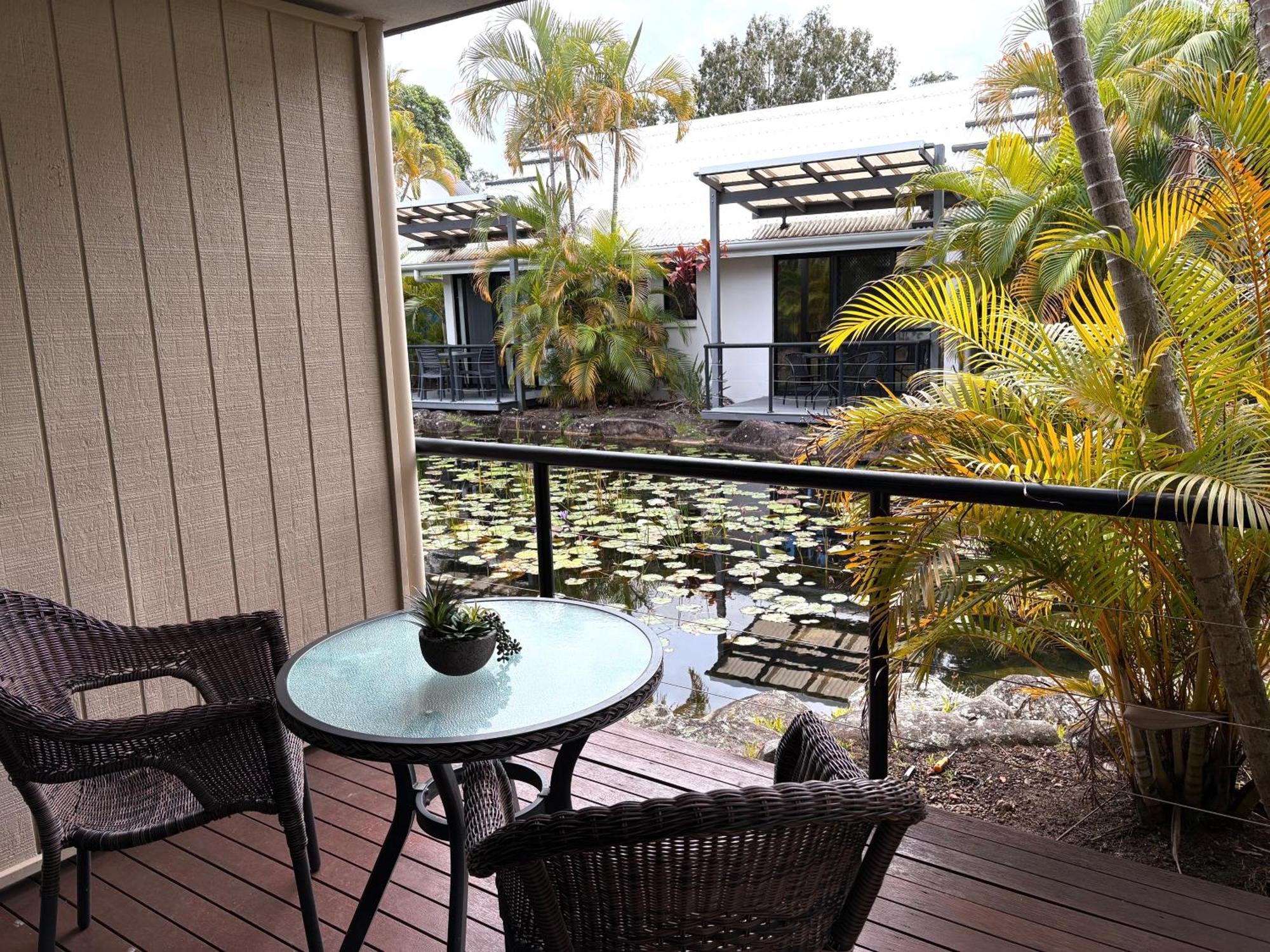 Nautical Stylish Ground Level 1 Bedroom Unit *