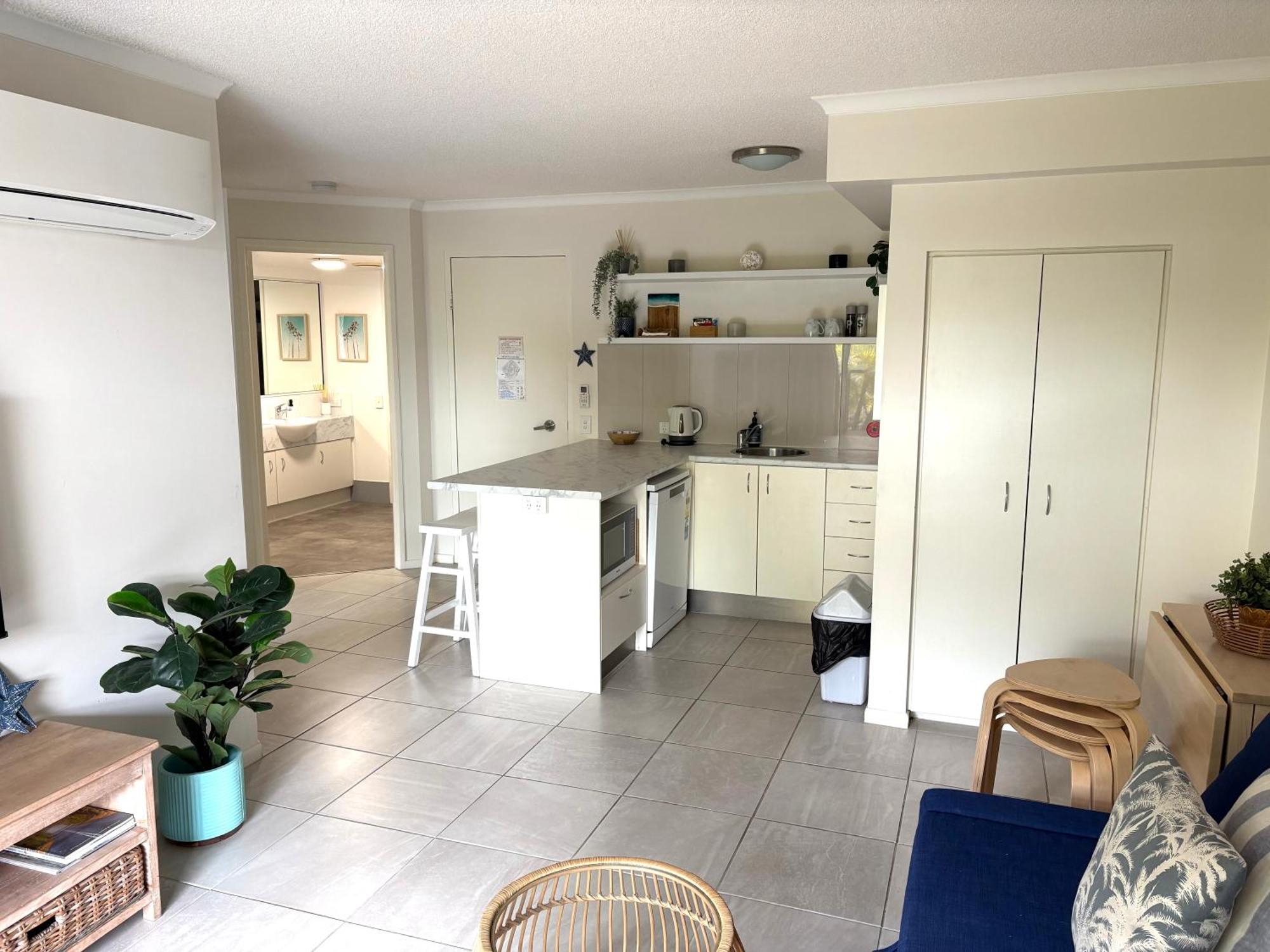 Nautical Stylish Ground Level 1 Bedroom Unit * Noosaville