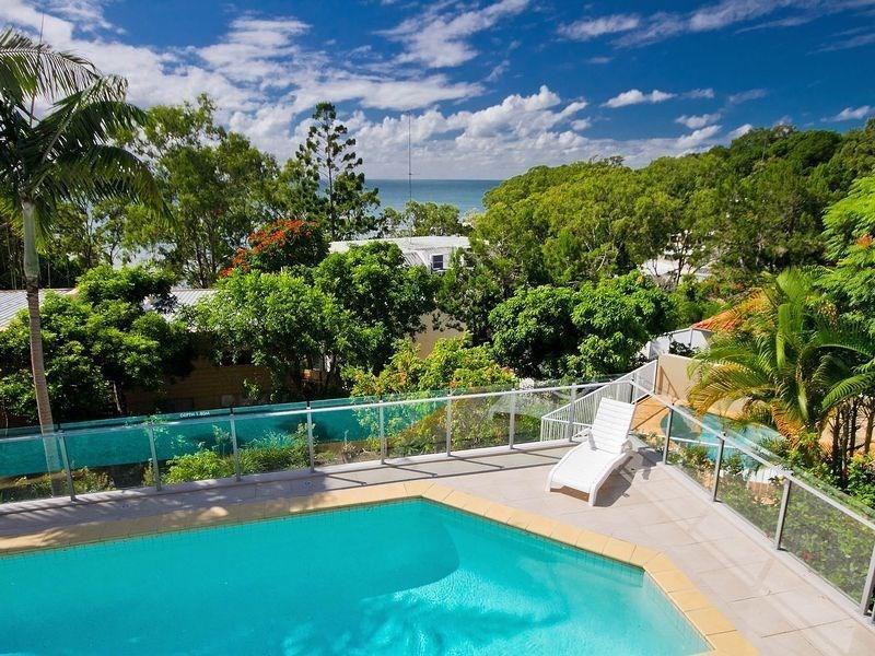 Courtyard Charm, Ocean Views, Little Cove *