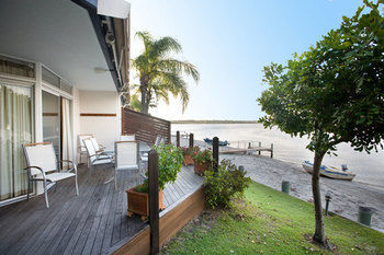 Skippers Cove Waterfront Aparthotel 4*