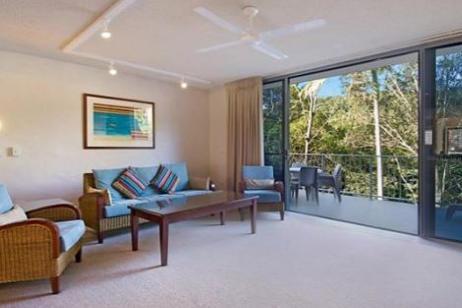 Palm Court Apartment *
