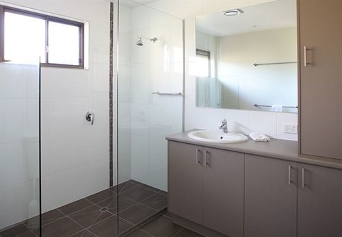 Peregian Court 4*