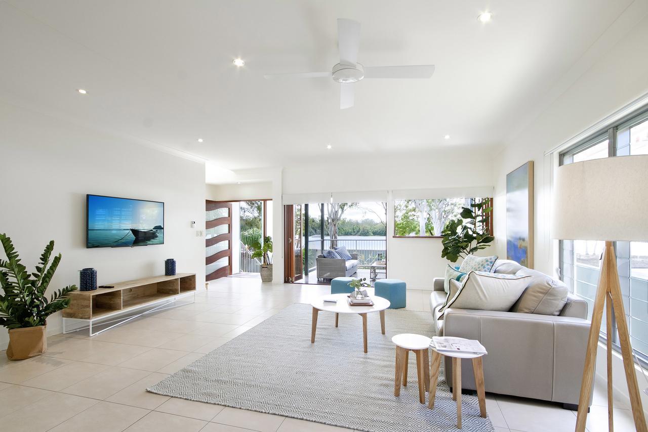 Tranquil & Modern Riverside Getaway *
