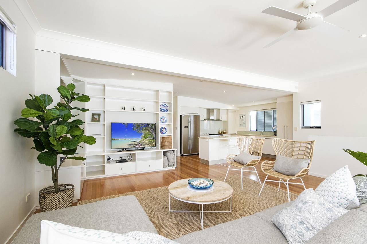 Tranquil & Modern Riverside Getaway Noosaville