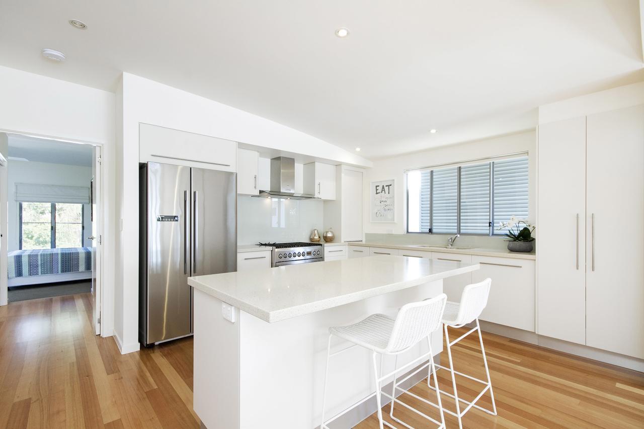 Tranquil & Modern Riverside Getaway * Noosaville