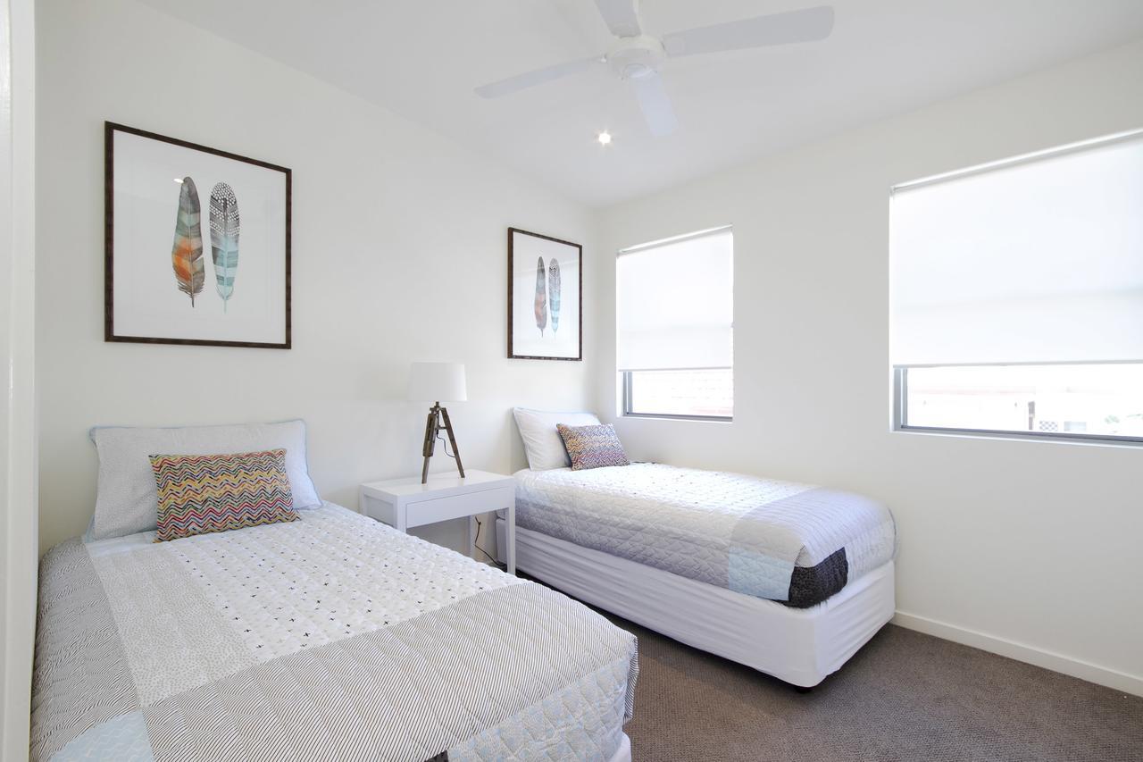 Tranquil & Modern Riverside Getaway * Noosaville