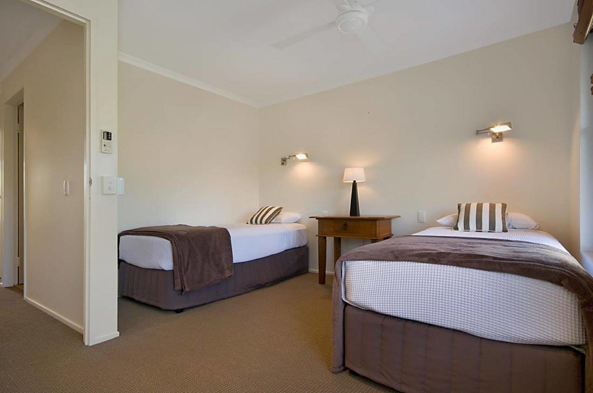 Skippers Cove Waterfront Aparthotel 4*