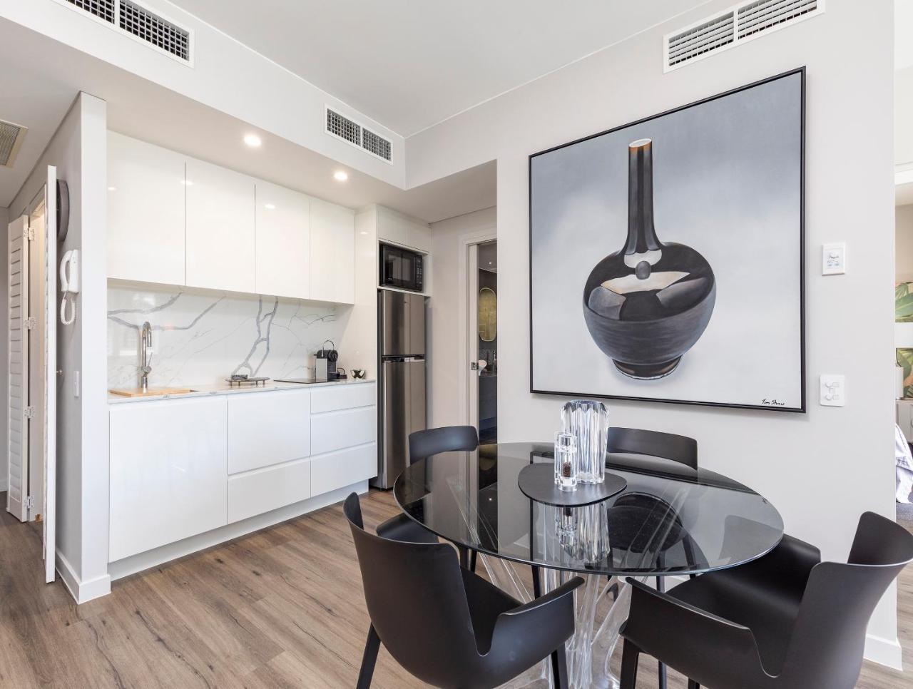 Sleek, Modern And Comfortable On Hastings Street Noosa Heads