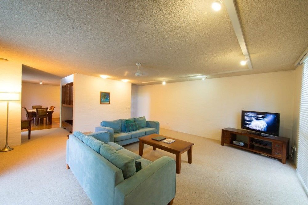 Palm Court Apartment *