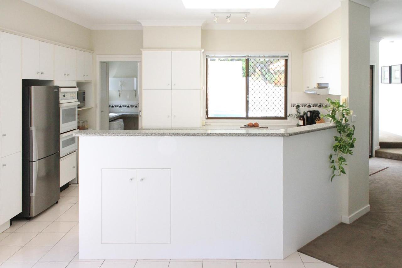 Away On Massinger Street Holiday home Sunrise Beach