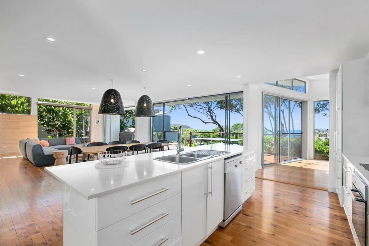 Holiday home Stunning Seaviews, Sunshine *
