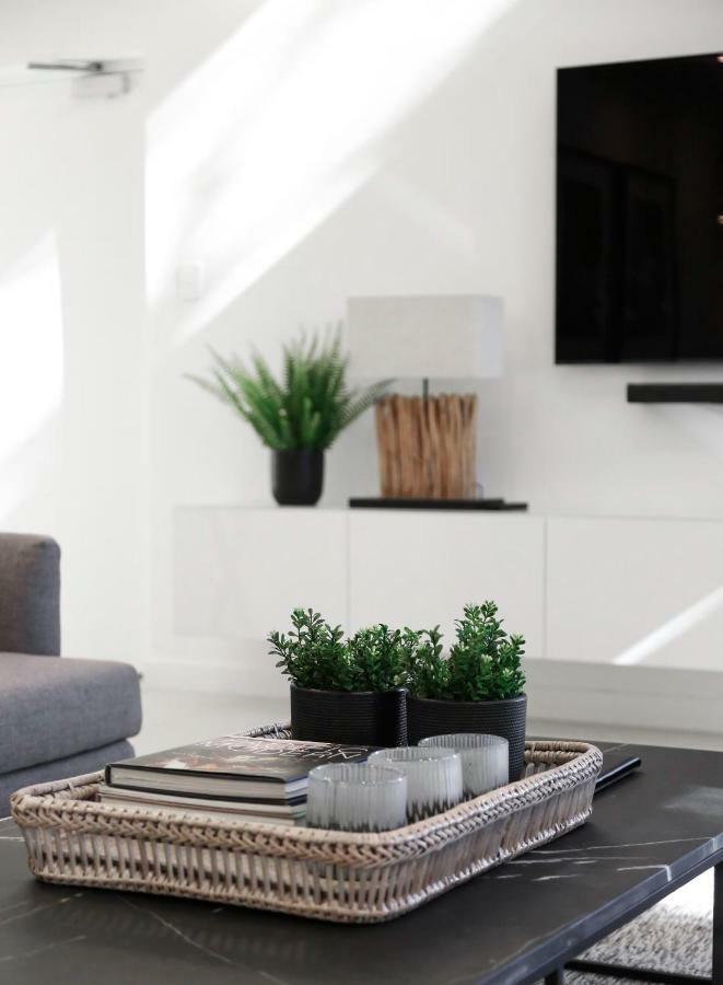 Apartment Hastings Park: Elegant Gem By The *