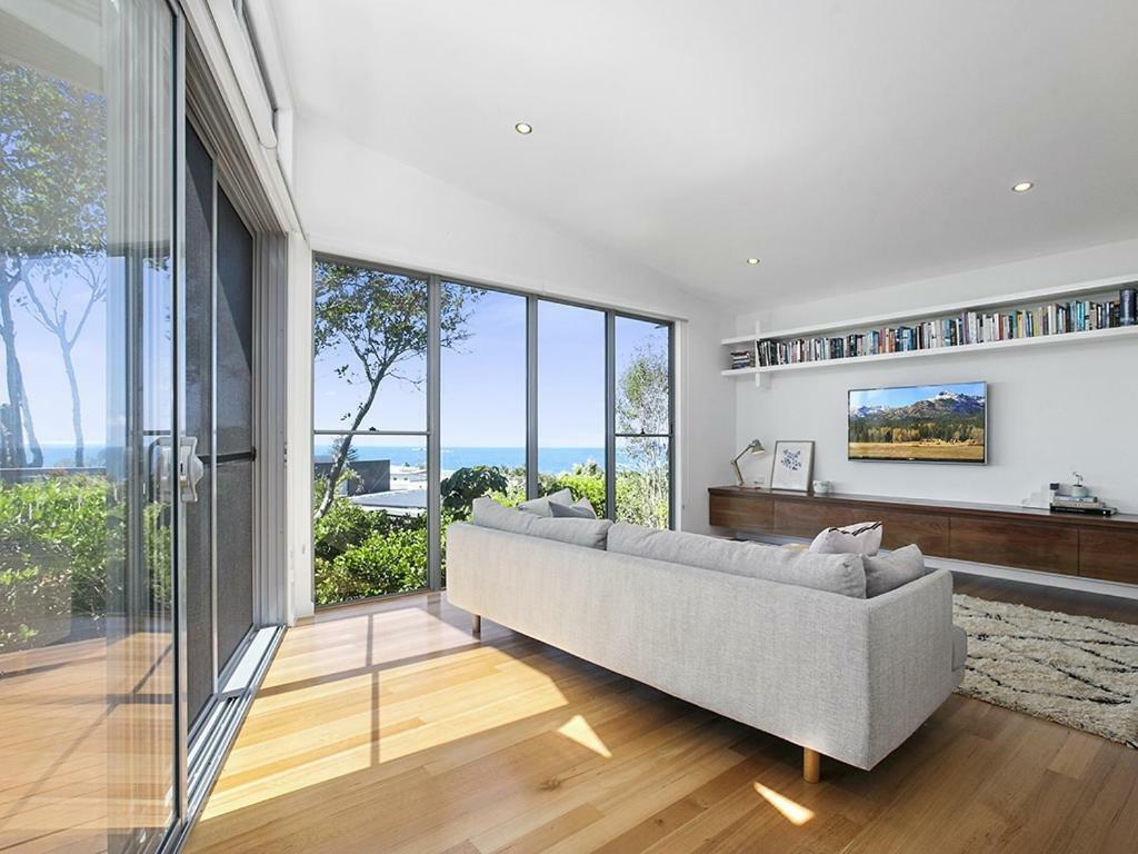 Stunning Seaviews, Sunshine Holiday home