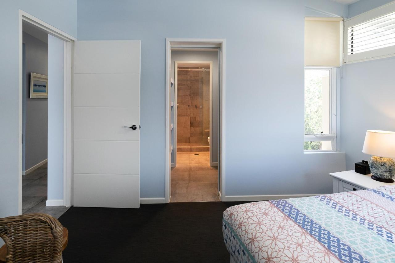 Aqua Promenade Beachfront Aparthotel 4*