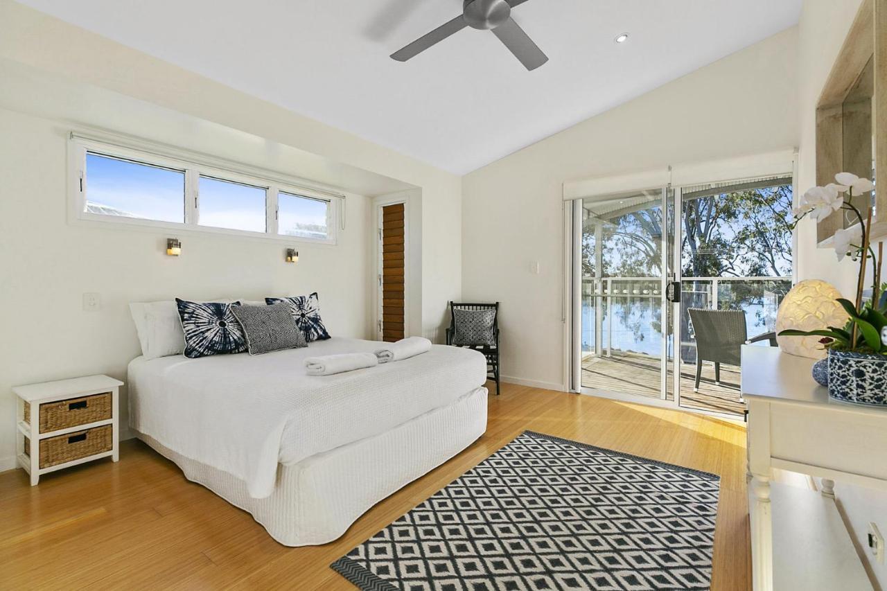 Stunning River House - 51 Hilton Esplanade Holiday home Noosaville