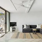 Cove Point 1 Beachside Chic Stay