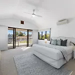 Noosa Riverfront Splendour, Ideal For Families