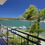 1 Holiday In Peza Court
