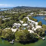 14 Gorgeous Waterfront Noosa Oasis